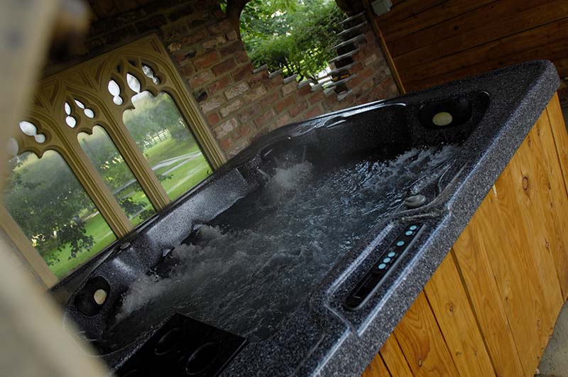 Family hot tub for Burtree House and Folly guests
